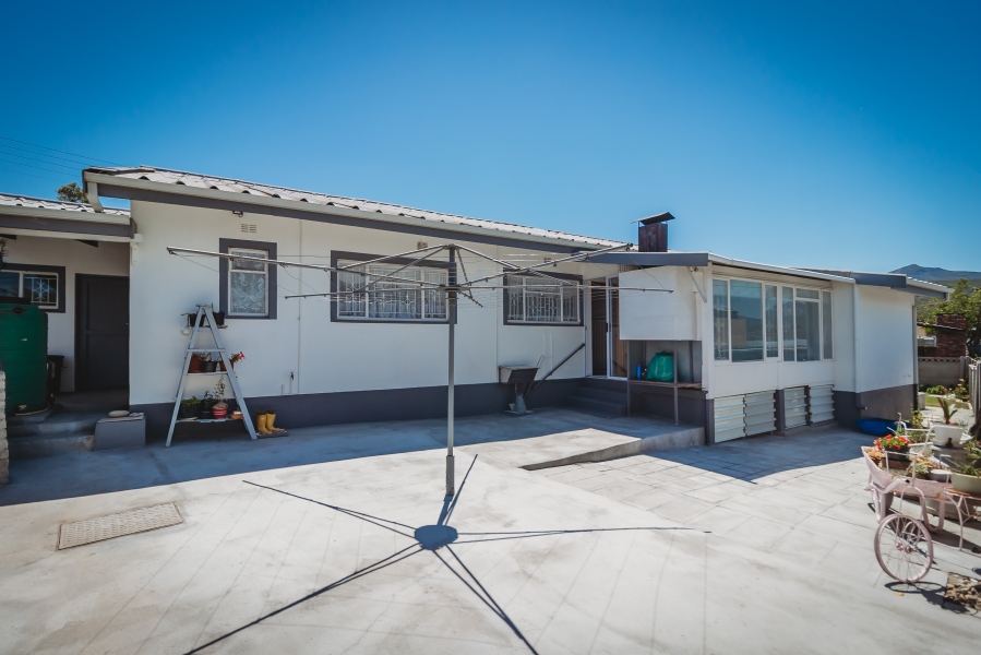 5 Bedroom Property for Sale in Denneoord Western Cape